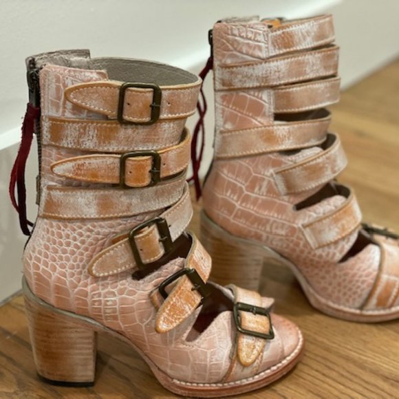 *SOLD* Freebird by Steven Pink Croco Bond - Picture 1 of 3